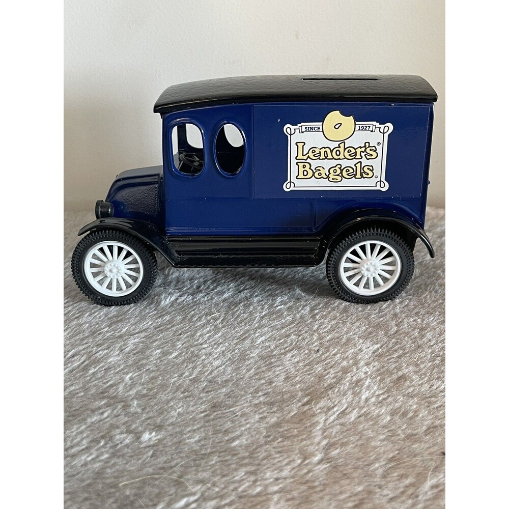 American Classic "1920 International" Diecast 1/25 Model Truck Savings Bank Car